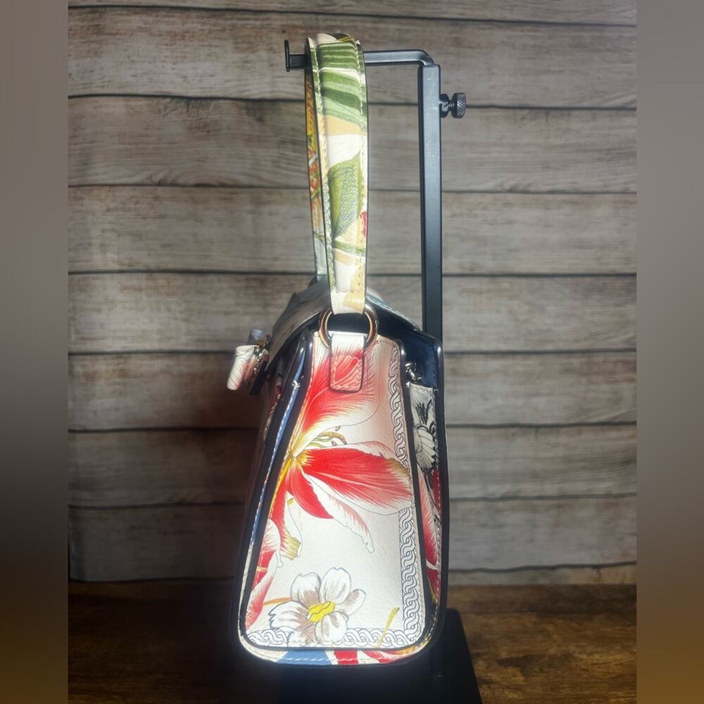 Salvatore Ferragamo Vara Bow Crossbody - Picture 4 of 14